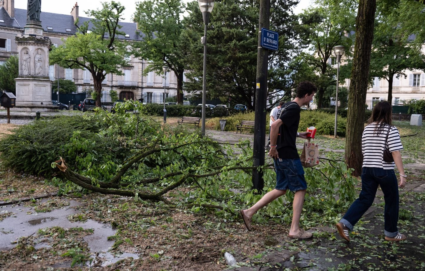 Alerta en toda Francia, daños en el Loira y los Alpes Alerta en toda Francia, daños en el Loira y los Alpes